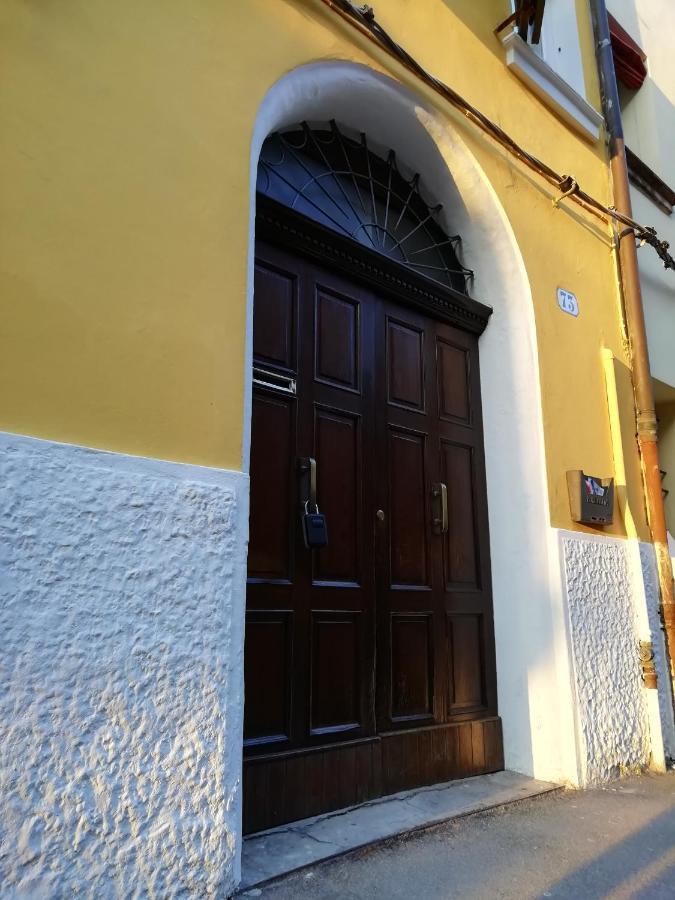 Апартаменты Over The Rainbow - Cozy Studio In The Centre Of Феррара Экстерьер фото